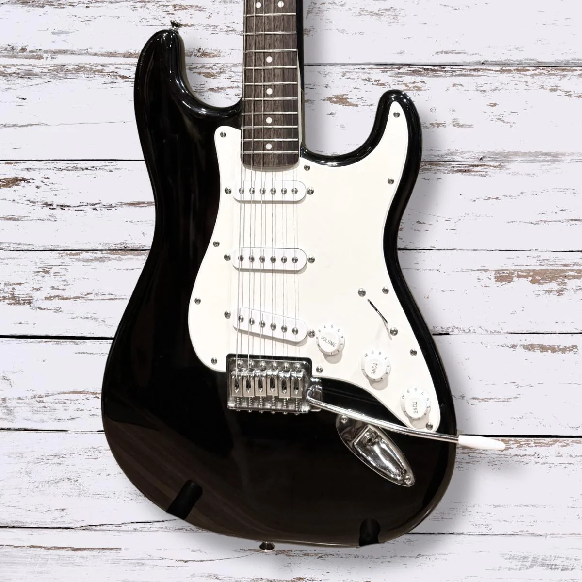 *USED* COSMETIC DAMAGE w/ GIG BAG* Squier Affinity Stratocaster | Black