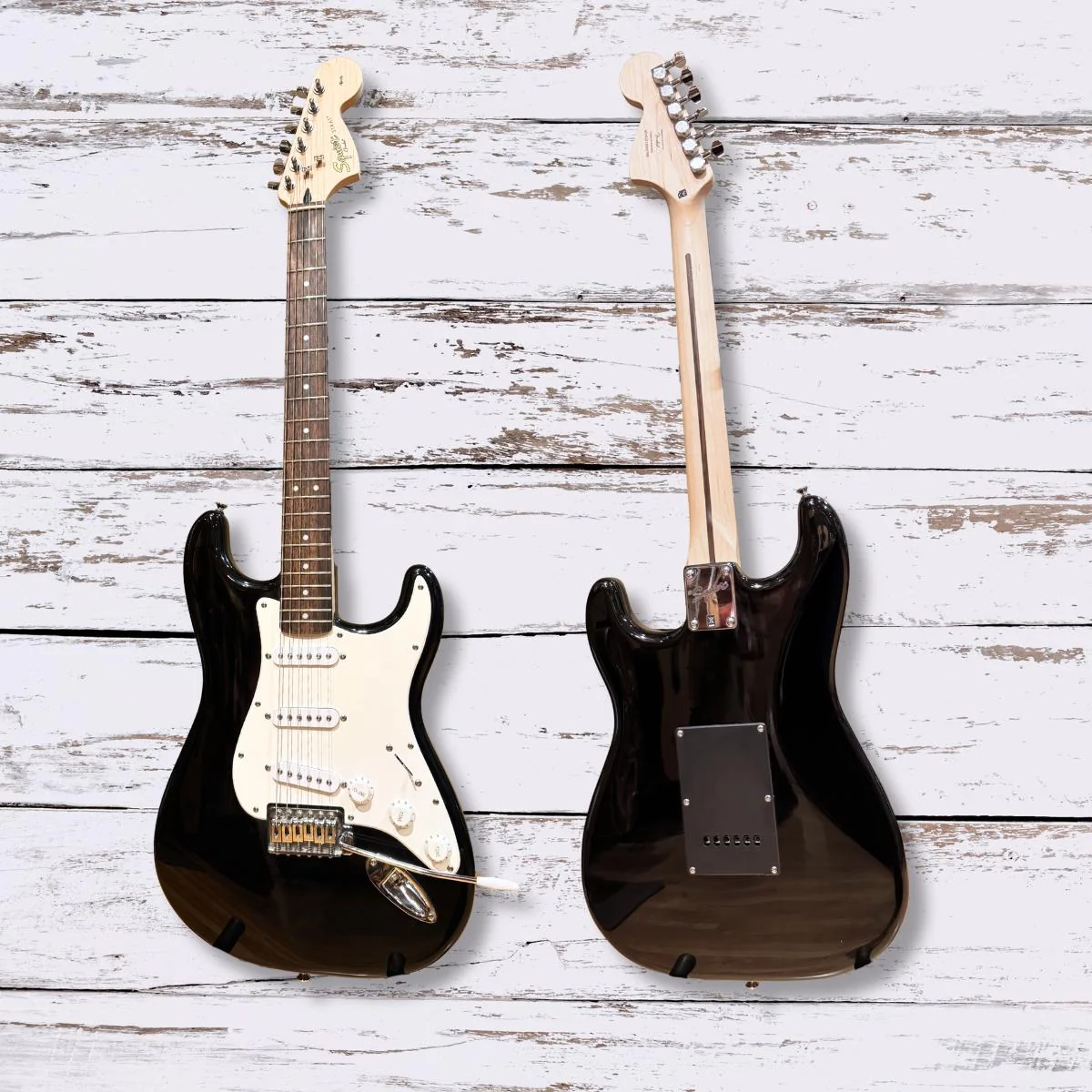 *USED* COSMETIC DAMAGE w/ GIG BAG* Squier Affinity Stratocaster | Black - Image 3